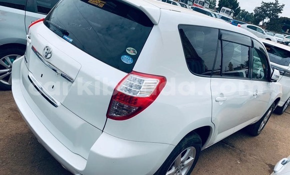 Gura Yakoze Toyota Vanguard White Imodoka i Adjumani mu Northern Gura Yakoze Toyota Vanguard White Imodoka i Adjumani mu Northern