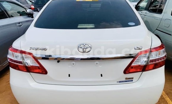 Gura Yakoze Toyota Premio White Imodoka i Adjumani mu Northern Gura Yakoze Toyota Premio White Imodoka i Adjumani mu Northern