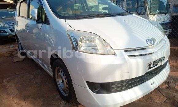 Gura Yakoze Toyota Passo White Imodoka i Adjumani mu Northern
