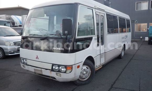 Buy Used Mitsubishi Van White Truck in Kampala in Uganda Buy Used Mitsubishi Van White Truck in Kampala in Uganda