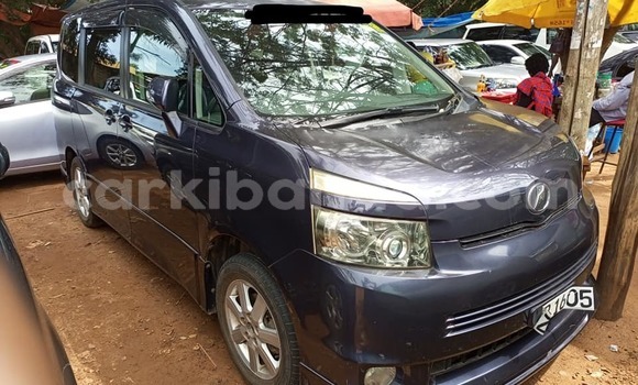 Acheter Occasion Voiture Toyota Noah Bleu à Kampala, Ouganda