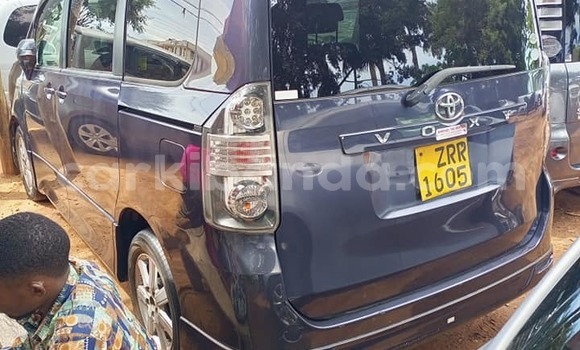 Acheter Occasion Voiture Toyota Noah Bleu à Kampala, Ouganda Acheter Occasion Voiture Toyota Noah Bleu à Kampala, Ouganda