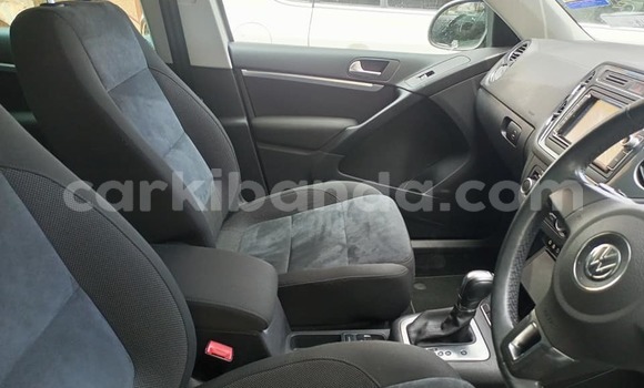 Acheter Occasion Voiture Volkswagen Tiguan Marron à Kampala, Ouganda Acheter Occasion Voiture Volkswagen Tiguan Marron à Kampala, Ouganda