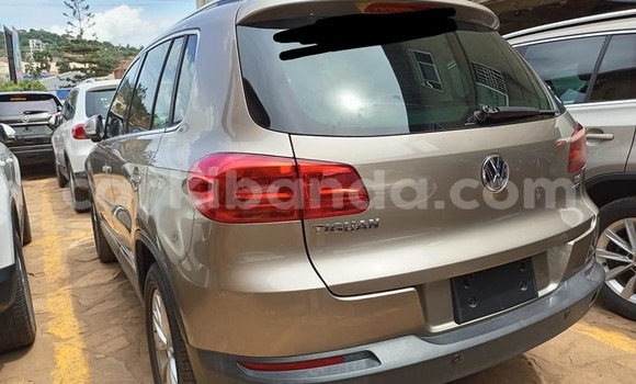 Acheter Occasion Voiture Volkswagen Tiguan Marron à Kampala, Ouganda Acheter Occasion Voiture Volkswagen Tiguan Marron à Kampala, Ouganda
