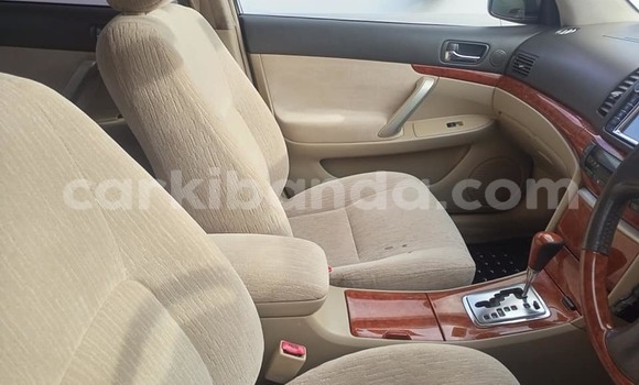 Acheter Occasion Voiture Toyota Premio Gris à Kampala, Ouganda Acheter Occasion Voiture Toyota Premio Gris à Kampala, Ouganda
