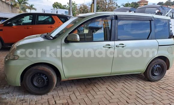 Acheter Occasion Voiture Toyota Sienta Vert à Kampala, Ouganda