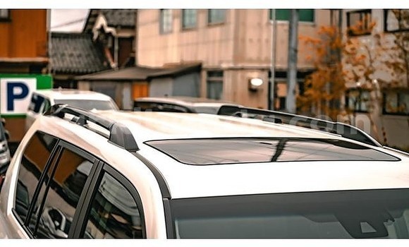 Gura Yakoze Toyota Land Cruiser Prado White Imodoka i Kampala mu Uganda Gura Yakoze Toyota Land Cruiser Prado White Imodoka i Kampala mu Uganda