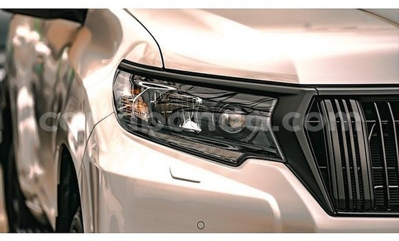 Gura Yakoze Toyota Land Cruiser Prado White Imodoka i Kampala mu Uganda Gura Yakoze Toyota Land Cruiser Prado White Imodoka i Kampala mu Uganda