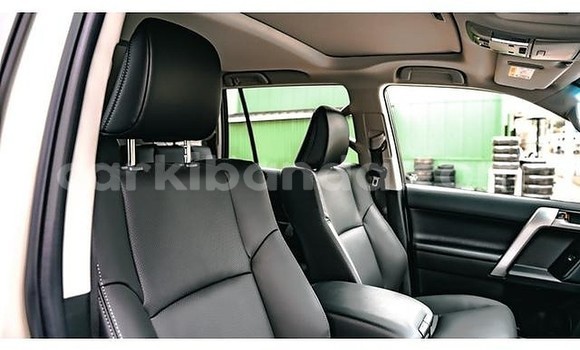 Gura Yakoze Toyota Land Cruiser Prado White Imodoka i Kampala mu Uganda Gura Yakoze Toyota Land Cruiser Prado White Imodoka i Kampala mu Uganda