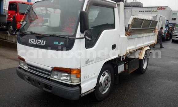 Nunua Ilio tumika Isuzu Bighorn Nyeupe Lori ndani ya Kampala nchini Uganda