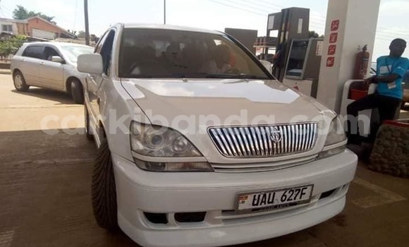 Gura Imported Toyota Harrier White Imodoka i Kampala mu Uganda Gura Imported Toyota Harrier White Imodoka i Kampala mu Uganda