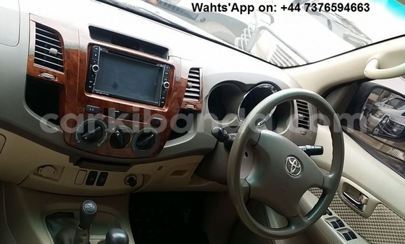 Acheter Occasion Voiture Toyota Fortuner Beige à Kampala, Ouganda Acheter Occasion Voiture Toyota Fortuner Beige à Kampala, Ouganda