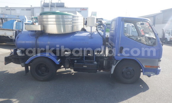 Acheter Occasion Utilitaire Mitsubishi Van Bleu à Kampala, Ouganda Acheter Occasion Utilitaire Mitsubishi Van Bleu à Kampala, Ouganda