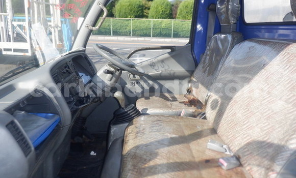 Acheter Occasion Utilitaire Mitsubishi Van Bleu à Kampala, Ouganda Acheter Occasion Utilitaire Mitsubishi Van Bleu à Kampala, Ouganda