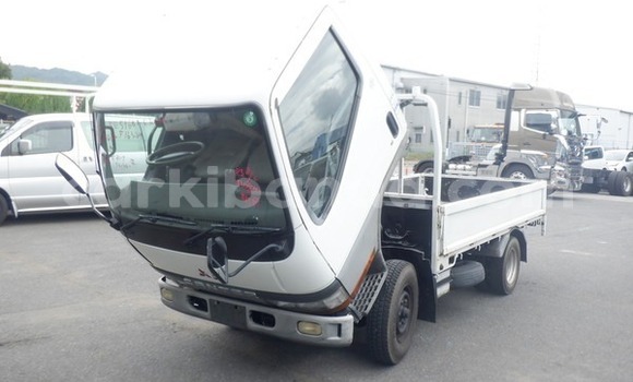 Acheter Occasion Utilitaire Mitsubishi Van Blanc à Kampala, Ouganda