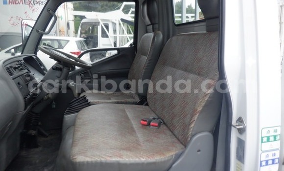 Acheter Occasion Utilitaire Mitsubishi Van Blanc à Kampala, Ouganda Acheter Occasion Utilitaire Mitsubishi Van Blanc à Kampala, Ouganda