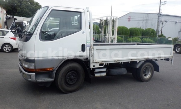 Acheter Occasion Utilitaire Mitsubishi Van Blanc à Kampala, Ouganda Acheter Occasion Utilitaire Mitsubishi Van Blanc à Kampala, Ouganda