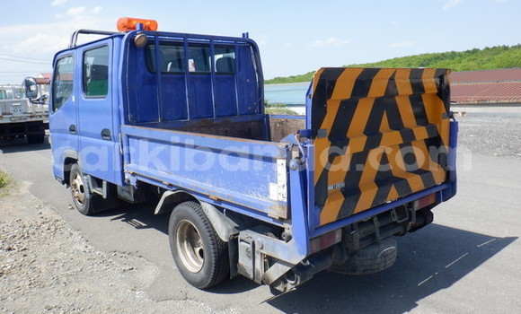 Acheter Occasion Utilitaire Mitsubishi Van Bleu à Kampala, Ouganda Acheter Occasion Utilitaire Mitsubishi Van Bleu à Kampala, Ouganda