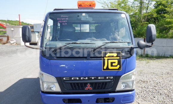 Acheter Occasion Utilitaire Mitsubishi Van Bleu à Kampala, Ouganda Acheter Occasion Utilitaire Mitsubishi Van Bleu à Kampala, Ouganda