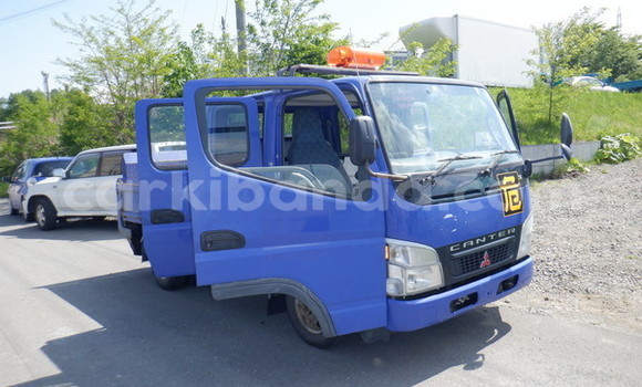 Acheter Occasion Utilitaire Mitsubishi Van Bleu à Kampala, Ouganda Acheter Occasion Utilitaire Mitsubishi Van Bleu à Kampala, Ouganda