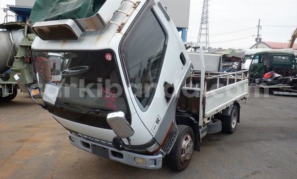 Acheter Occasion Utilitaire Mitsubishi Van Blanc à Kampala, Ouganda Acheter Occasion Utilitaire Mitsubishi Van Blanc à Kampala, Ouganda