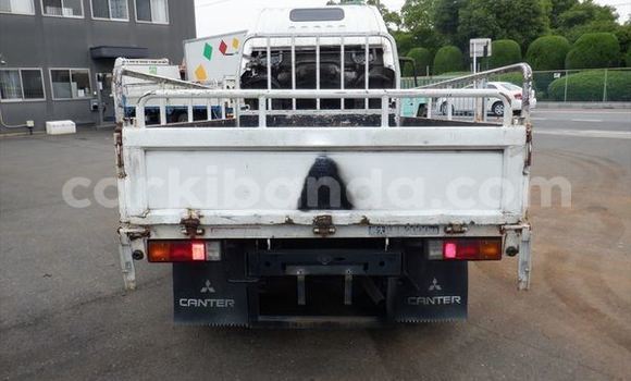 Acheter Occasion Utilitaire Mitsubishi Van Blanc à Kampala, Ouganda Acheter Occasion Utilitaire Mitsubishi Van Blanc à Kampala, Ouganda