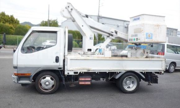 Gura Yakoze Mitsubishi Van White Ikamyo i Kampala mu Uganda Gura Yakoze Mitsubishi Van White Ikamyo i Kampala mu Uganda