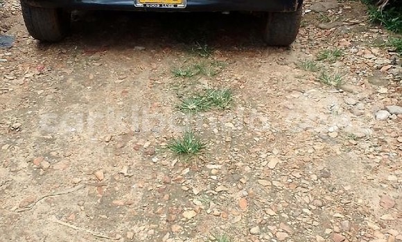Nunua Ilio tumika Toyota Vitz Nyeusi Gari ndani ya Kampala nchini Uganda