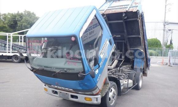 Nunua Ilio tumika Mitsubishi Van Bluu Lori ndani ya Kampala nchini Uganda
