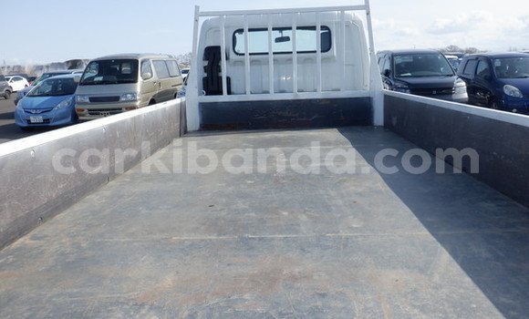 Acheter Occasion Utilitaire Mitsubishi Van Blanc à Kampala, Ouganda