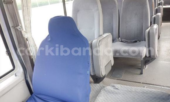 Nunua Ilio tumika Mitsubishi Van Bluu Lori ndani ya Kampala nchini Uganda