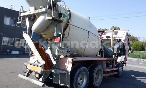 Gura Yakoze Mitsubishi Van Red Ikamyo i Kampala mu Uganda