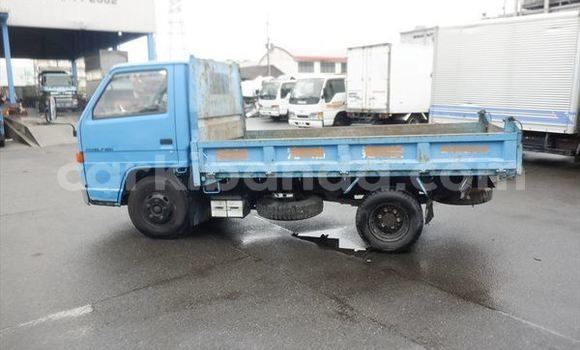 Gura Yakoze Isuzu Bighorn Blue Ikamyo i Kampala mu Uganda