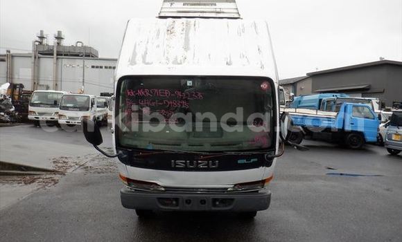 Nunua Ilio tumika Isuzu Bighorn Nyeupe Lori ndani ya Kampala nchini Uganda