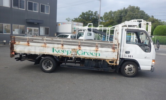 Acheter Occasion Utilitaire Isuzu Bighorn Blanc à Kampala, Ouganda