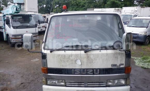 Gura Yakoze Isuzu Bighorn White Ikamyo i Kampala mu Uganda