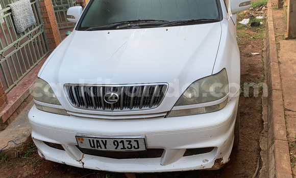 Gura Yakoze Toyota Harrier White Imodoka i Kampala mu Uganda