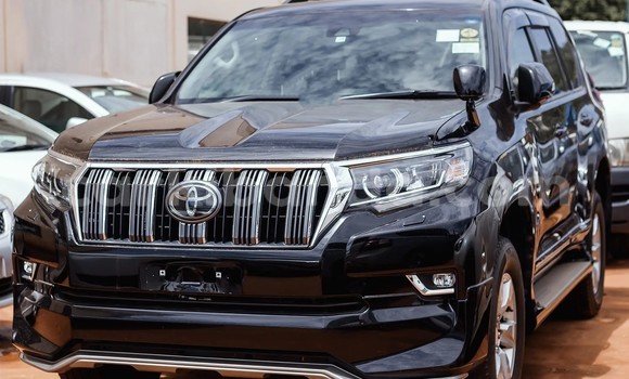Nunua Ilio tumika Toyota Prado Nyeusi Gari ndani ya Kampala nchini Uganda
