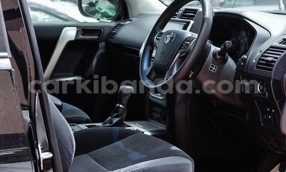 Nunua Ilio tumika Toyota Prado Nyeusi Gari ndani ya Kampala nchini Uganda Nunua Ilio tumika Toyota Prado Nyeusi Gari ndani ya Kampala nchini Uganda