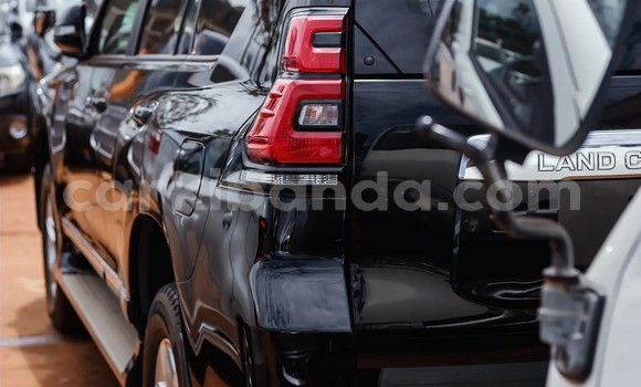 Nunua Ilio tumika Toyota Prado Nyeusi Gari ndani ya Kampala nchini Uganda Nunua Ilio tumika Toyota Prado Nyeusi Gari ndani ya Kampala nchini Uganda