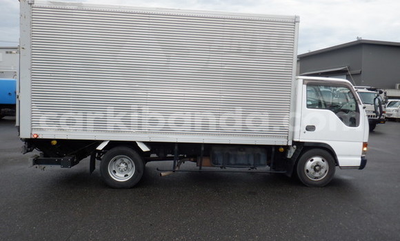 Gura Yakoze Isuzu Bighorn White Ikamyo i Kampala mu Uganda