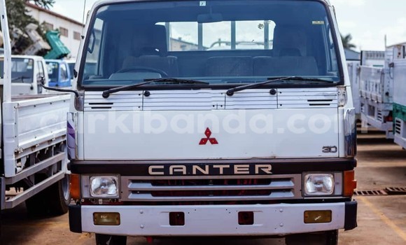 Gura Yakoze Mitsubishi L400 White Ikamyo i Kampala mu Uganda