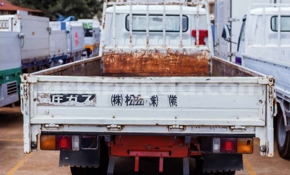 Gura Yakoze Mitsubishi L400 White Ikamyo i Kampala mu Uganda Gura Yakoze Mitsubishi L400 White Ikamyo i Kampala mu Uganda