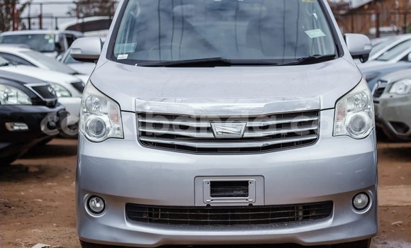 Nunua Ilio tumika Toyota Noah Fedha Gari ndani ya Kampala nchini Uganda Nunua Ilio tumika Toyota Noah Fedha Gari ndani ya Kampala nchini Uganda