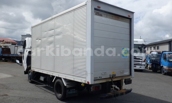 Gura Yakoze Isuzu Bighorn White Ikamyo i Kampala mu Uganda