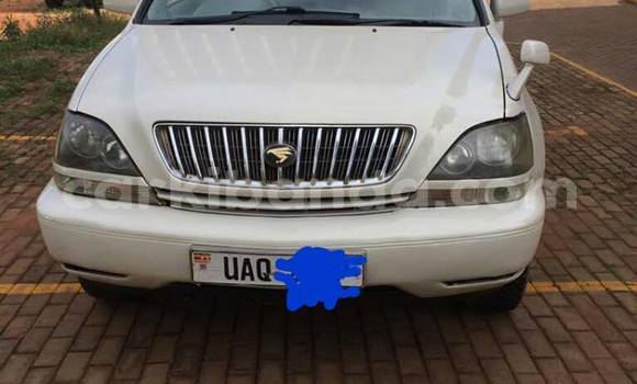 Acheter Import Voiture Toyota Harrier Blanc à Kampala, Ouganda Acheter Import Voiture Toyota Harrier Blanc à Kampala, Ouganda