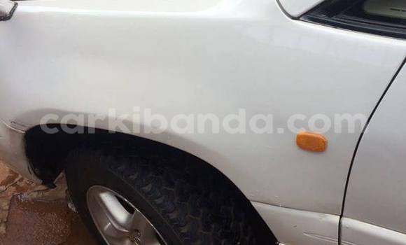 Acheter Import Voiture Toyota Harrier Blanc à Kampala, Ouganda Acheter Import Voiture Toyota Harrier Blanc à Kampala, Ouganda