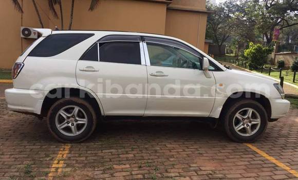 Acheter Import Voiture Toyota Harrier Blanc à Kampala, Ouganda Acheter Import Voiture Toyota Harrier Blanc à Kampala, Ouganda