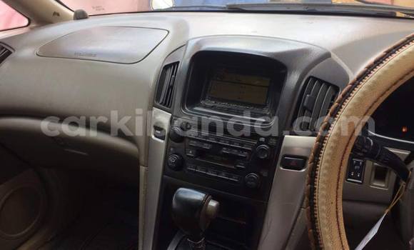 Acheter Import Voiture Toyota Harrier Blanc à Kampala, Ouganda Acheter Import Voiture Toyota Harrier Blanc à Kampala, Ouganda