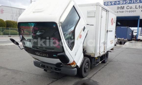 Nunua Ilio tumika Isuzu Bighorn Nyeupe Lori ndani ya Kampala nchini Uganda